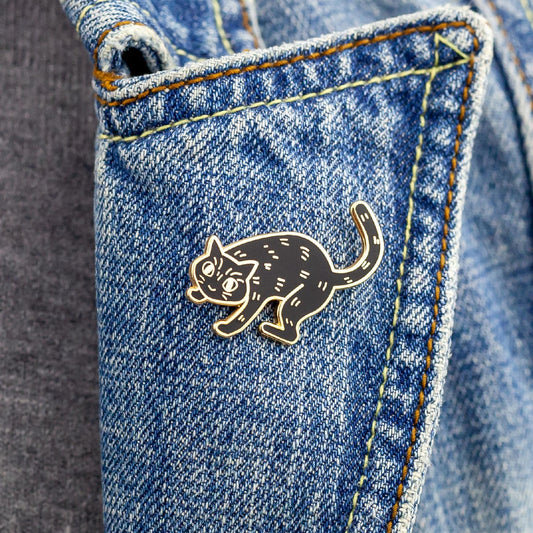 Boniface Pisica Neagră - broșă cu contururi aurite