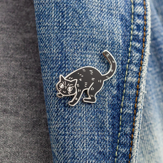 Boniface Pisica Neagră - o insignă pentru un iubitor de pisici