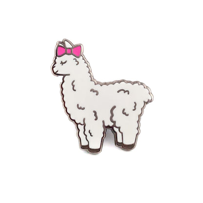 Alpaca albă cu fundă roz - o broșă frumoasă