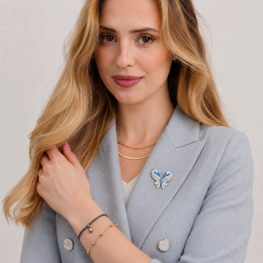 Broszka motyl srebrna z niebieskimi kryształkami elegancka damska