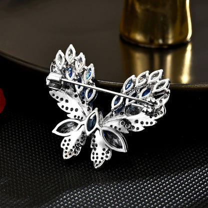 Broszka motyl srebrna z niebieskimi kryształkami elegancka damska