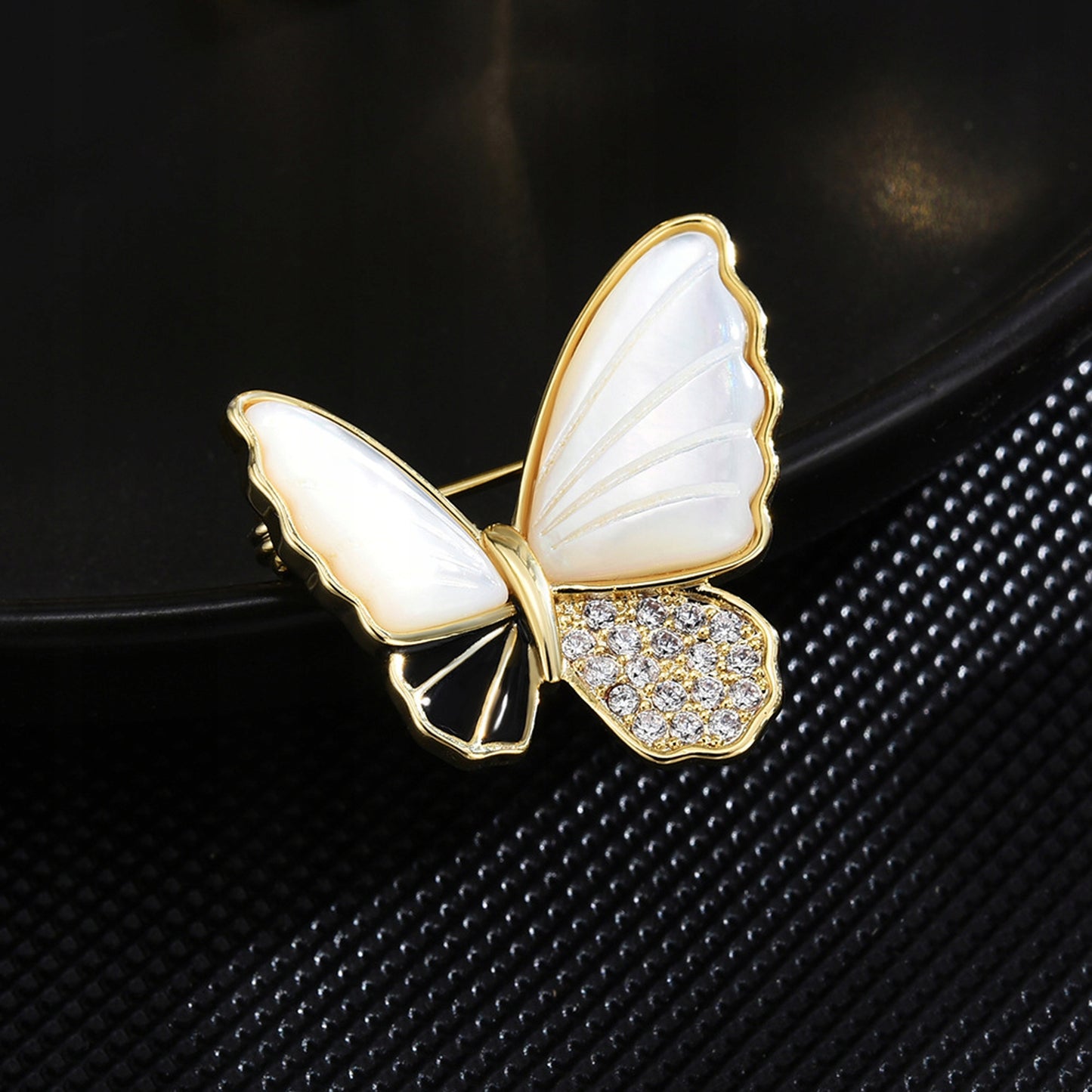 Fluture umplut cu sidef - broșă placată cu aur de 14K