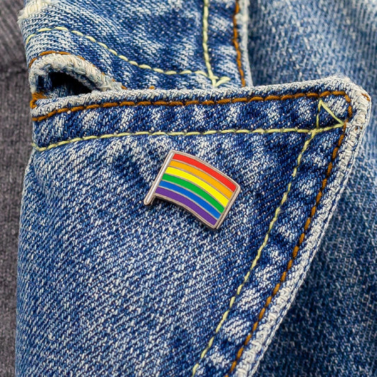 Steagul curcubeu - o insignă pentru comunitatea LGBT