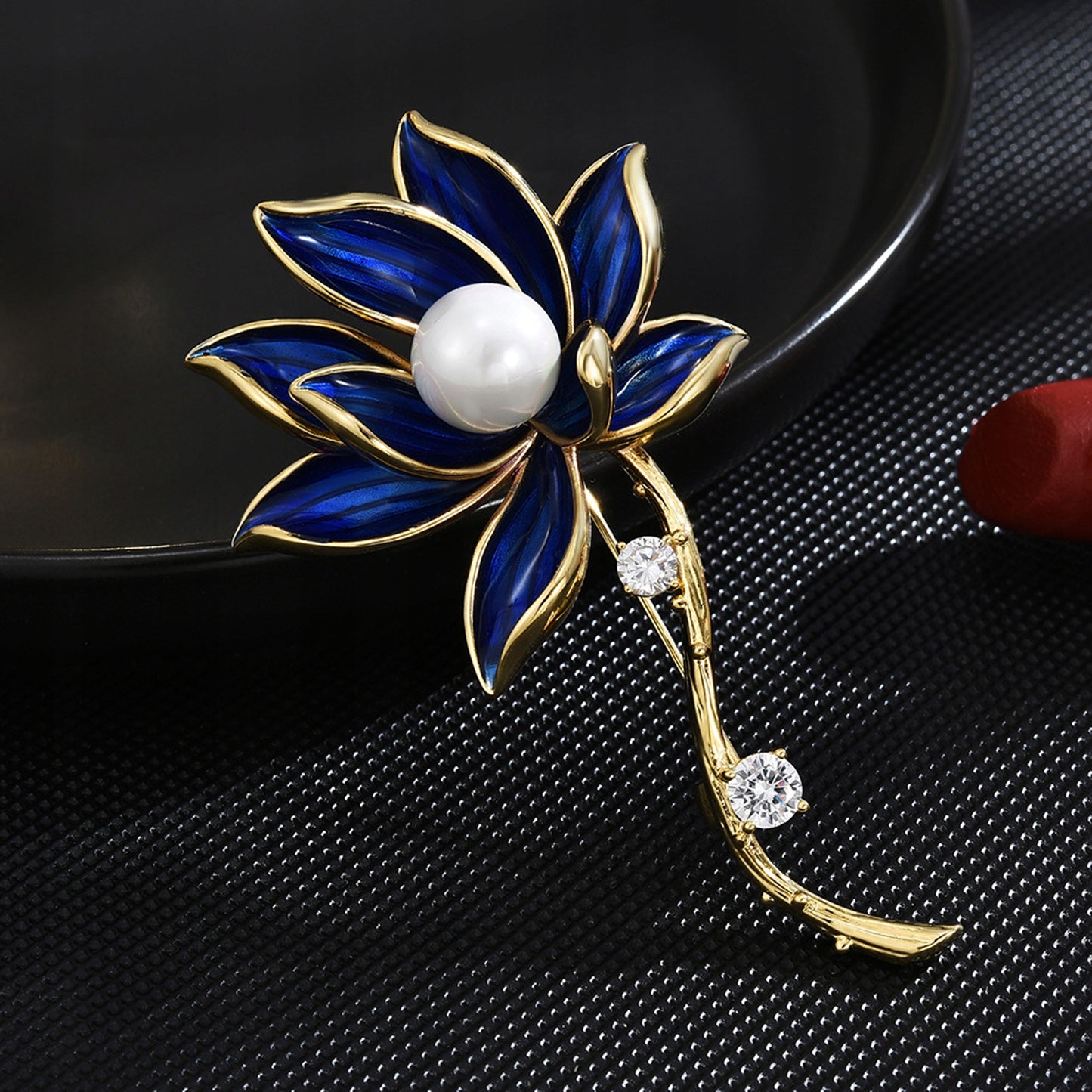 Floare de lotus - broșă placată cu aur de 14k