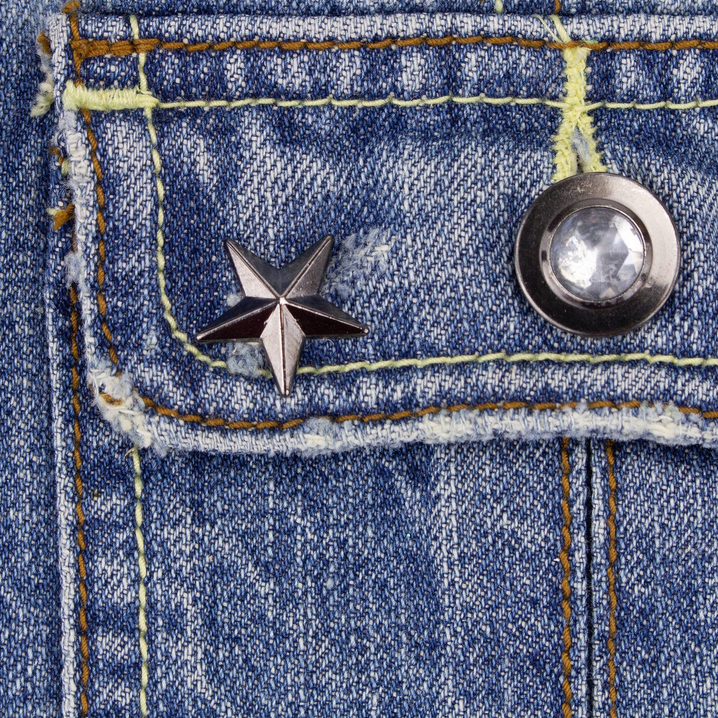 Medalie cu stea argintie închisă