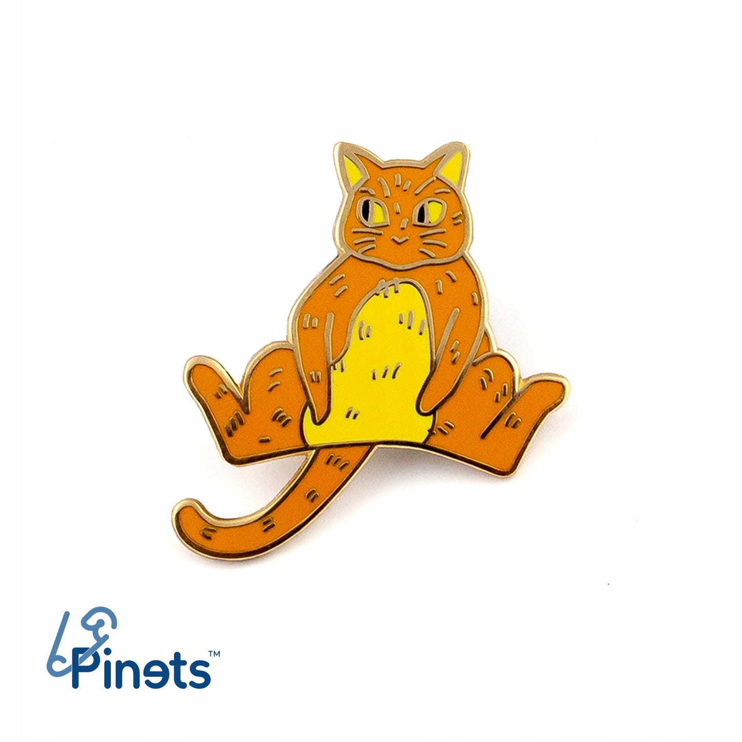 Pisică portocalie grasă - o insignă pentru o doamnă pisică