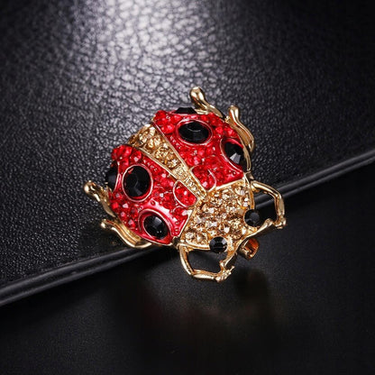 Broșă insectă buburuză