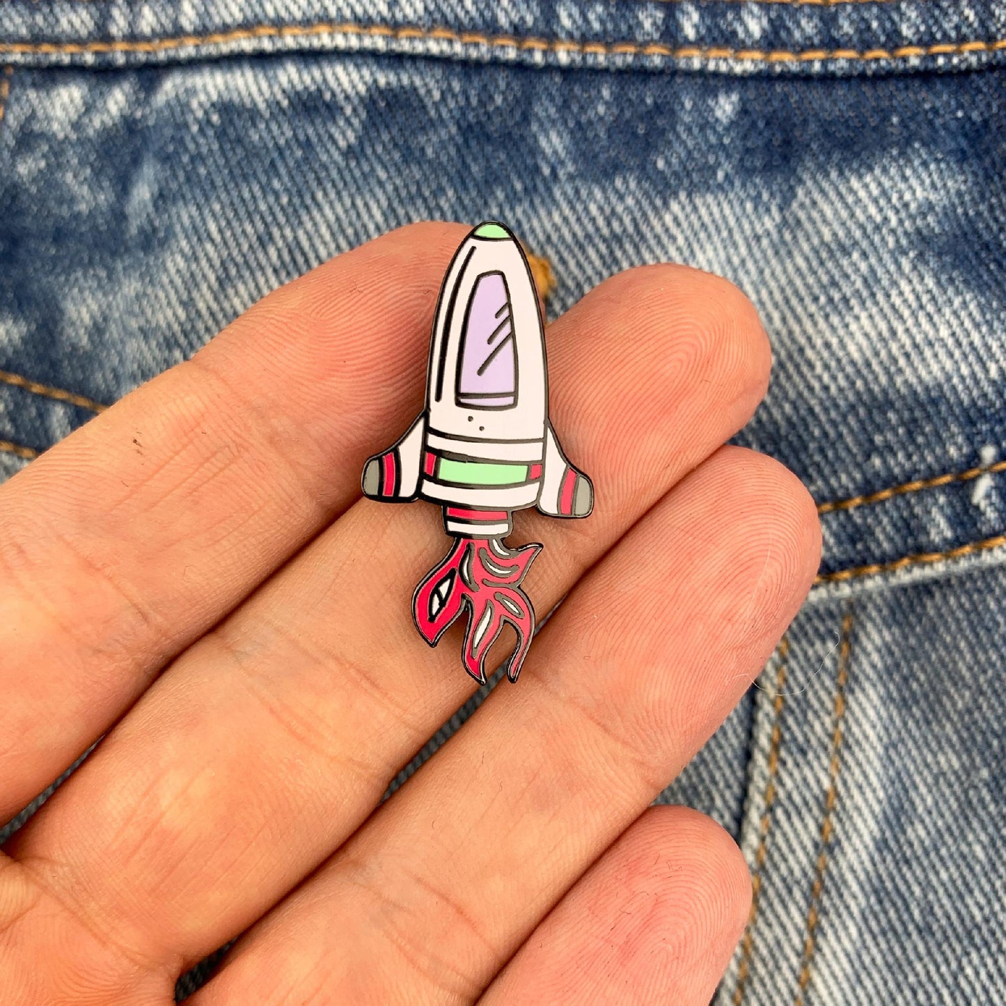 Rachetă spațială - broșă de colecție
