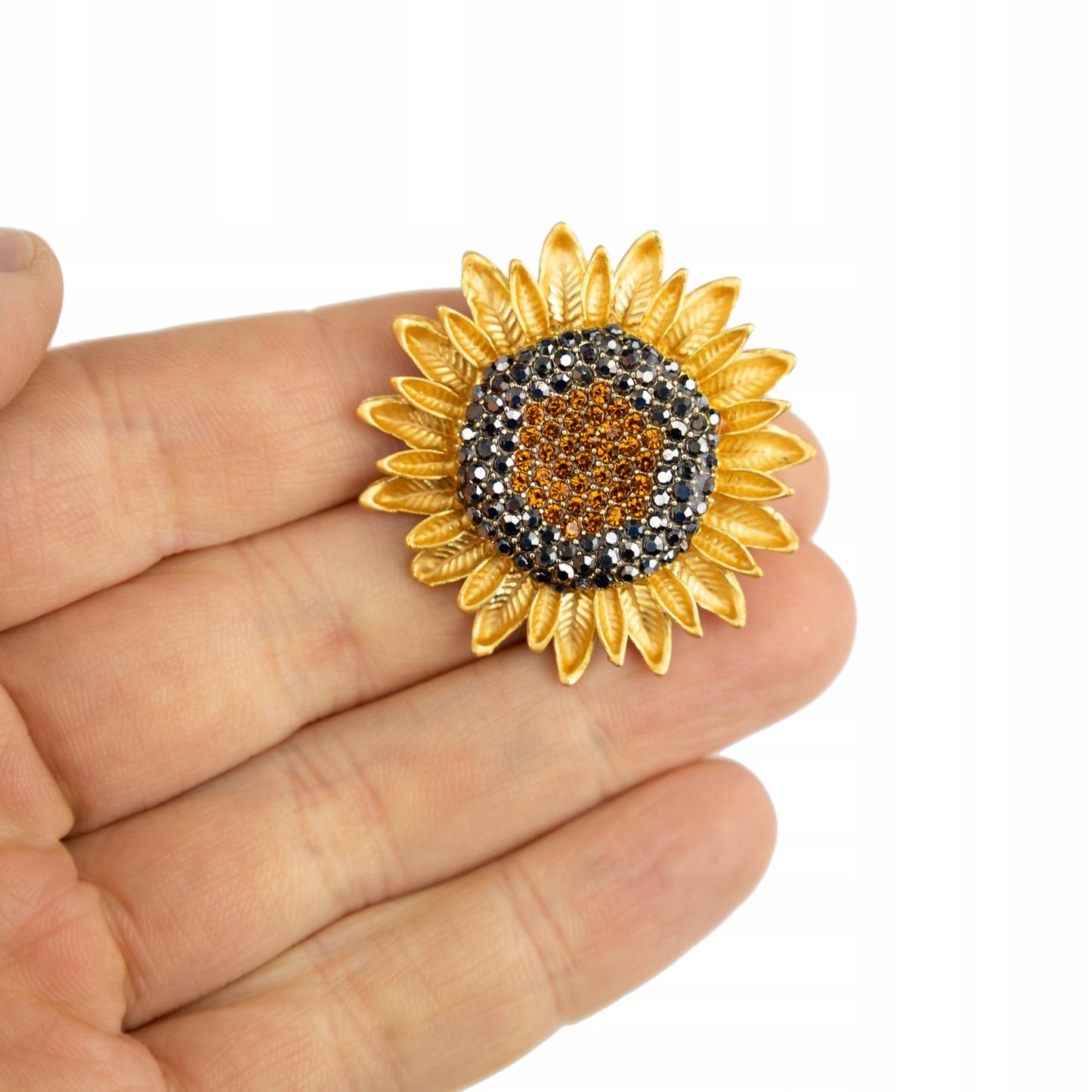 Floarea-soarelui - o broșă fermecătoare cu pandantiv