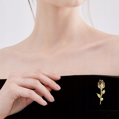 Broșă placată cu aur de 14K - Trandafir cu zirconii și o perlă