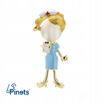 Asistentă medicală în ținută albastră - broșă