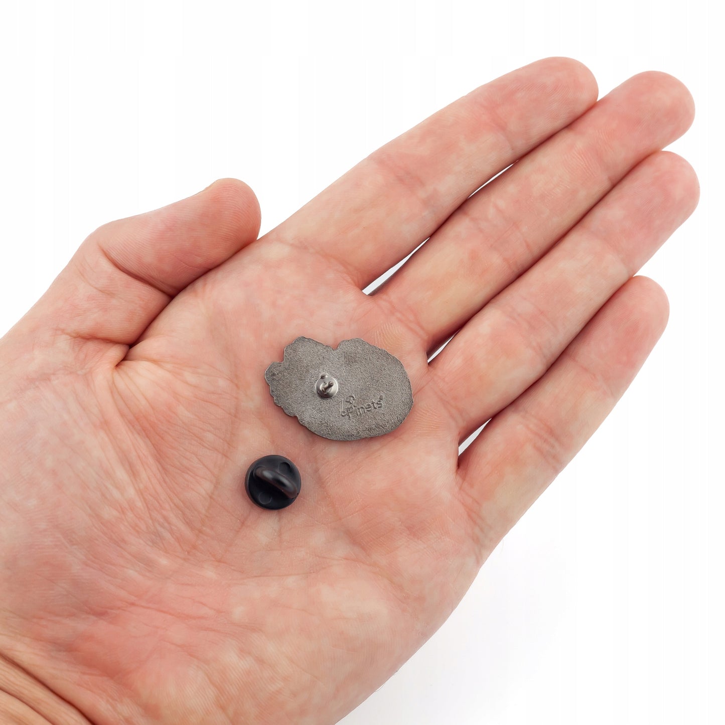 Bebeluș de făt înconjurat de flori - insignă