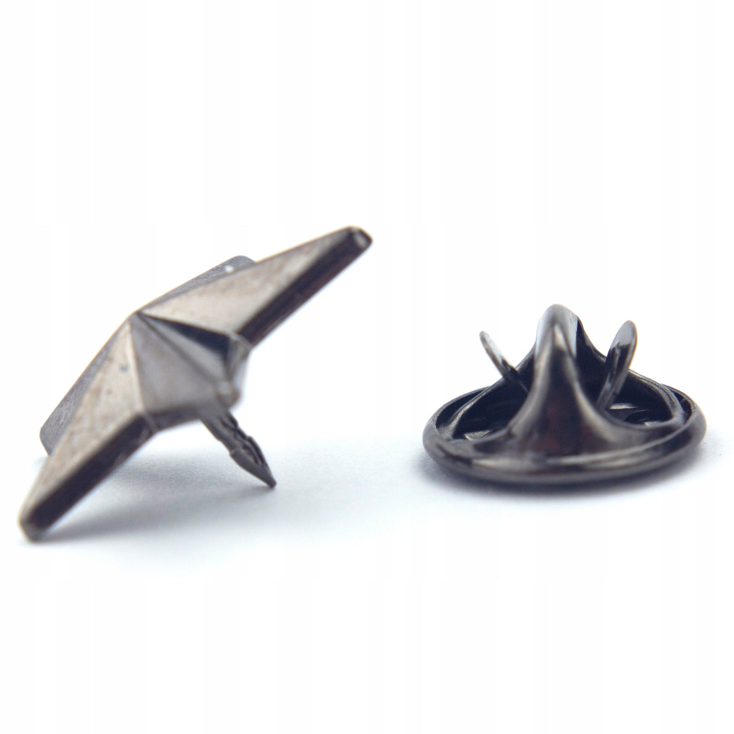 Medalie cu stea argintie închisă