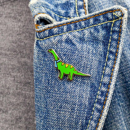 Dinozaur verde cu eșarfă - insignă pentru copil