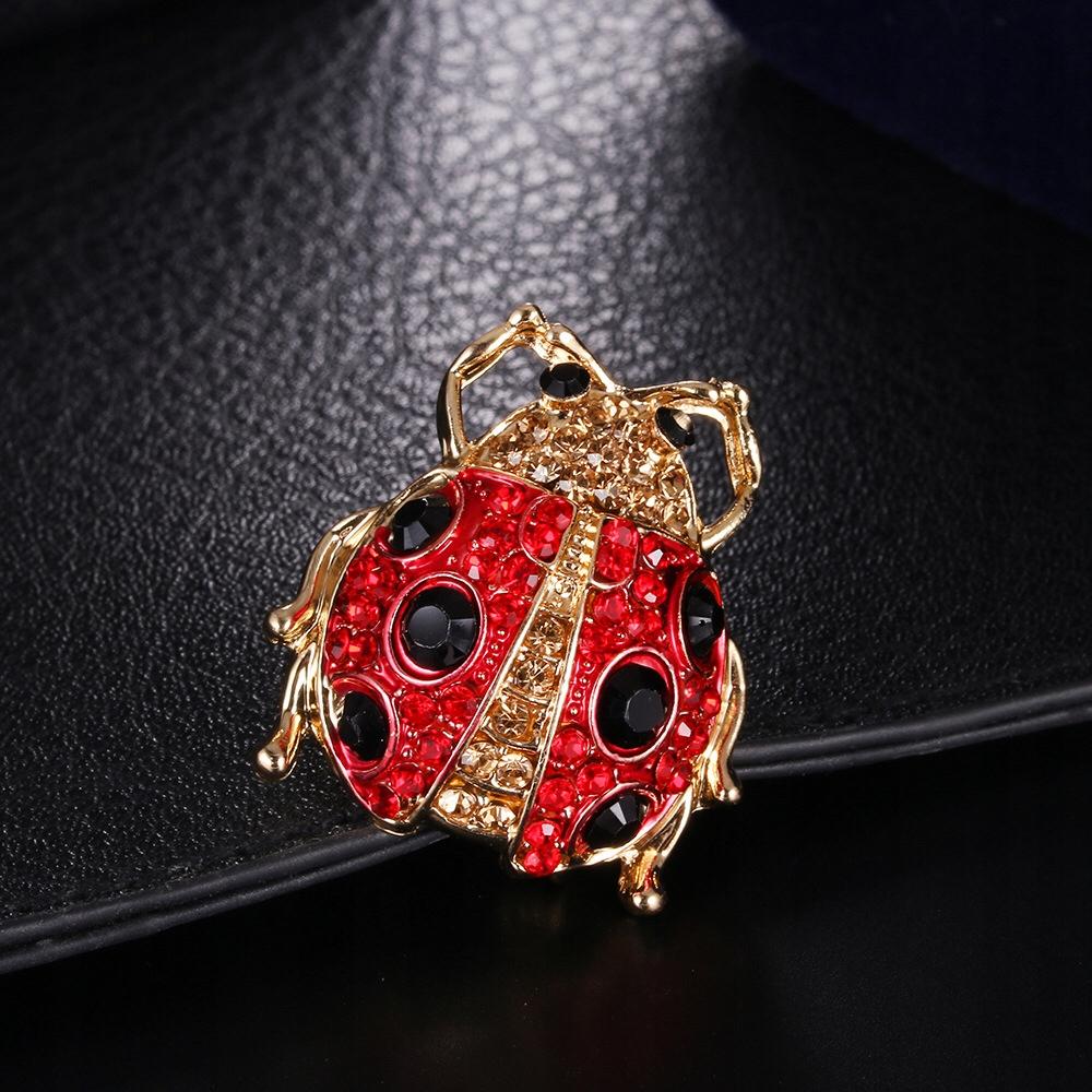 Broșă insectă buburuză