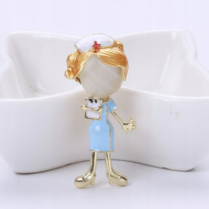 Asistentă medicală în ținută albastră - broșă