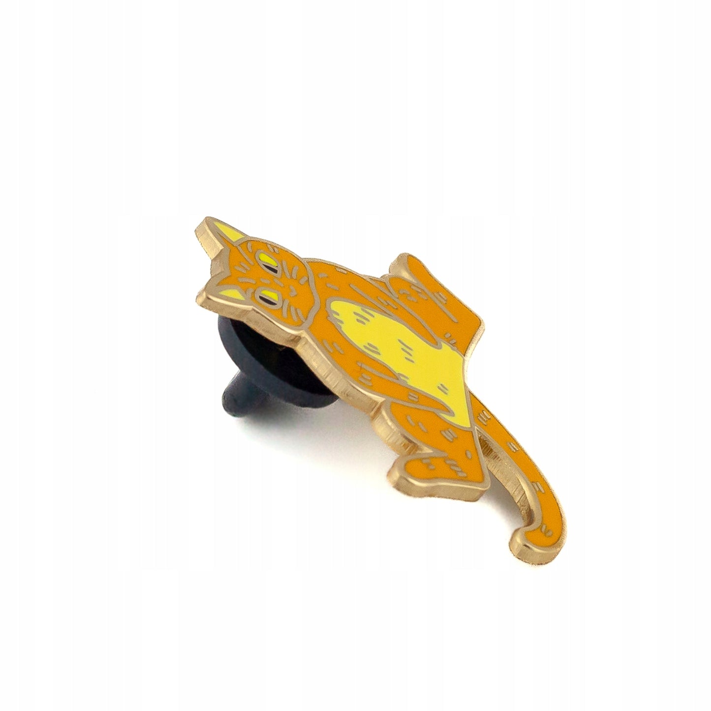 Pisică portocalie grasă - o insignă pentru o doamnă pisică