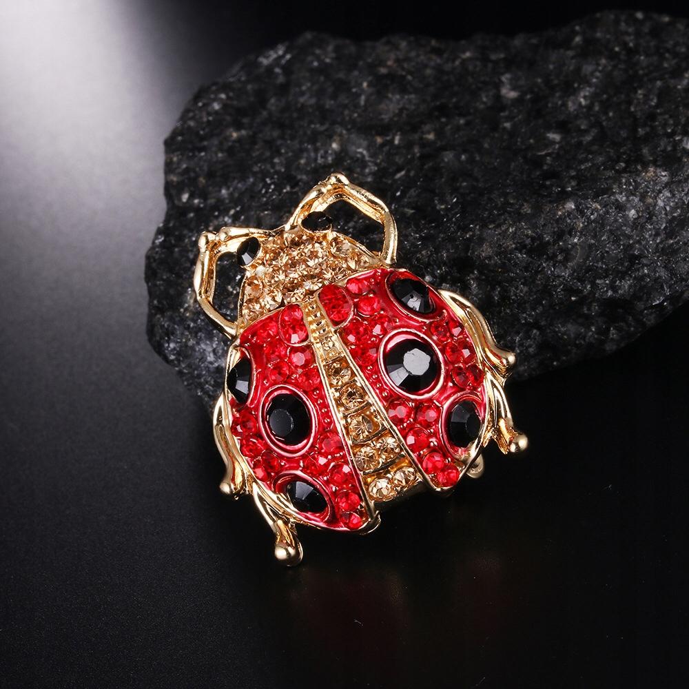 Broșă insectă buburuză