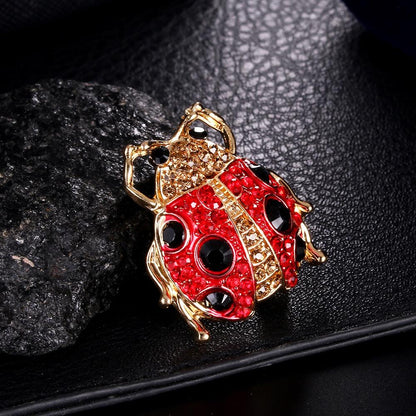 Broșă insectă buburuză