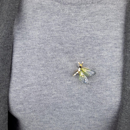 Fluture mic cu aripioare verzi din rășină - broșă