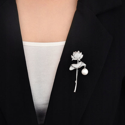 Argint placat cu aur roz cu broșă din aur alb de 14k