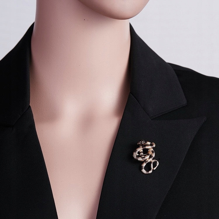 Broșă șarpe aurie cu zirconiu cubic