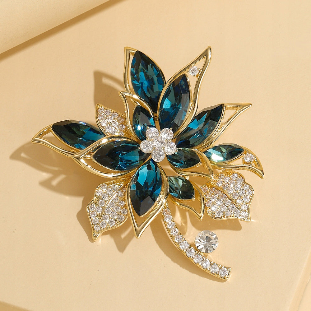 Broșă placată cu aur de 14k - floare albastră cu zirconiu cubic