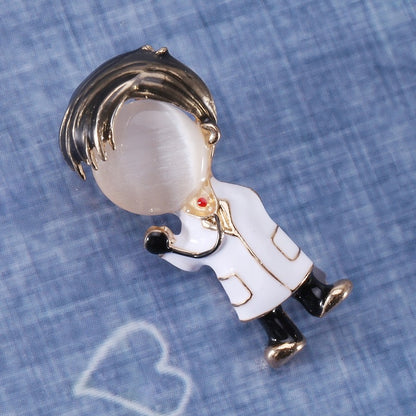 Doctor cu broșă stetoscop