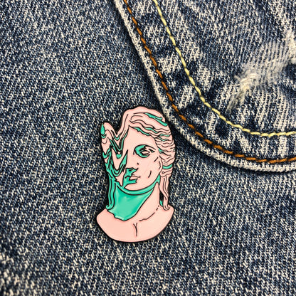 Broșă sculptură bust modernă