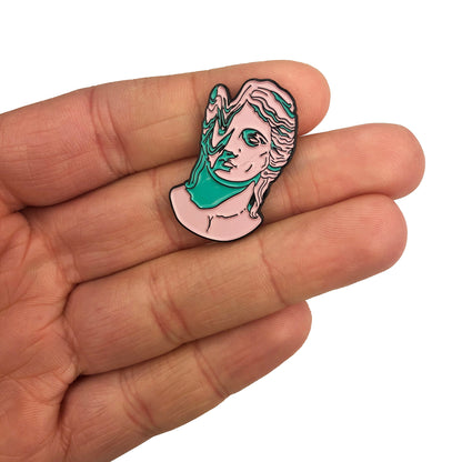 Broșă sculptură bust modernă