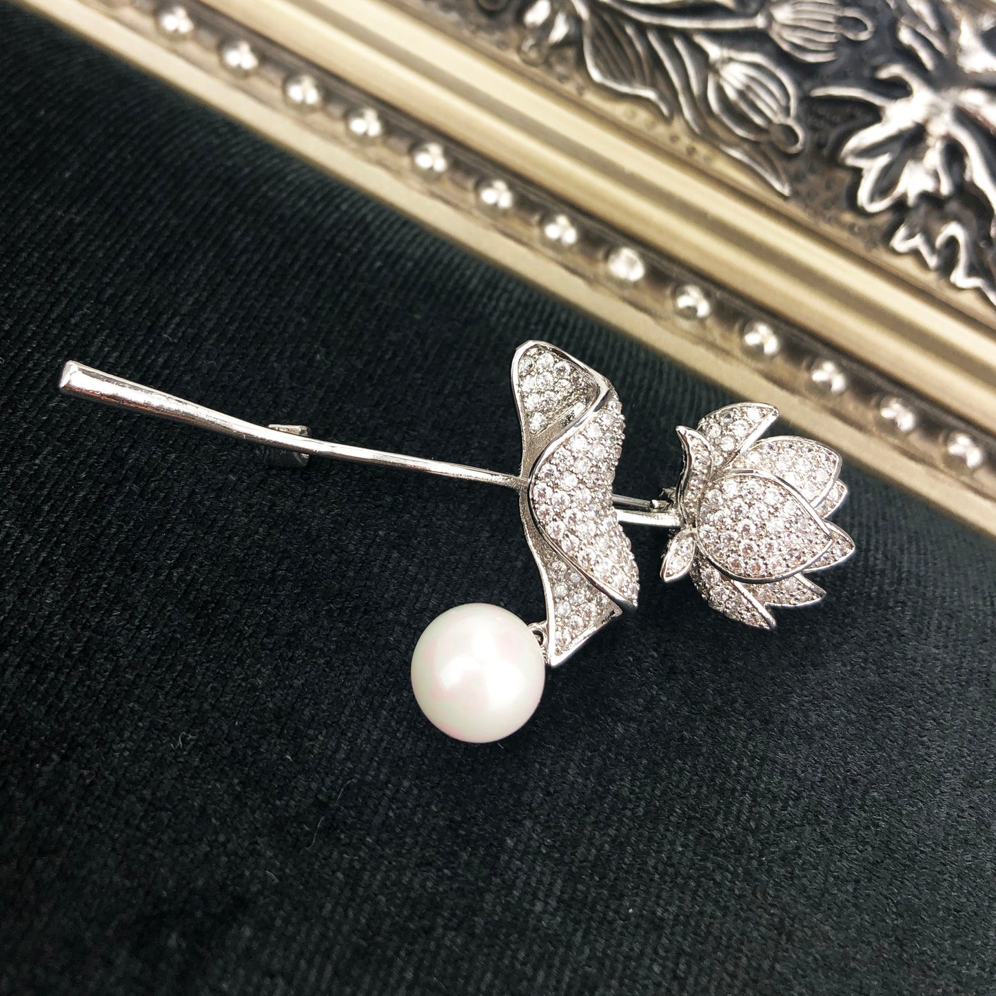 Argint placat cu aur roz cu broșă din aur alb de 14k