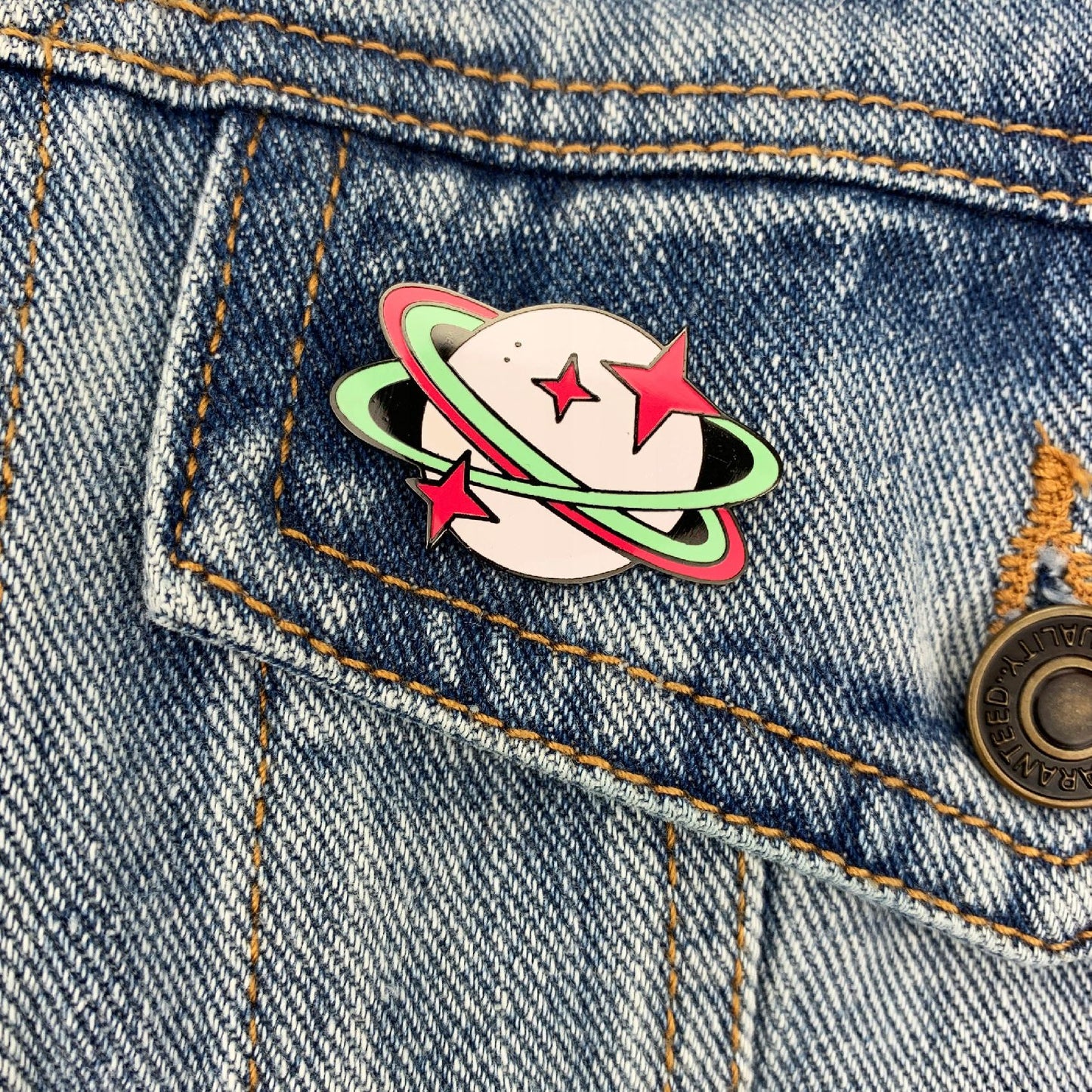 Planetă cu stele - insignă de colecție