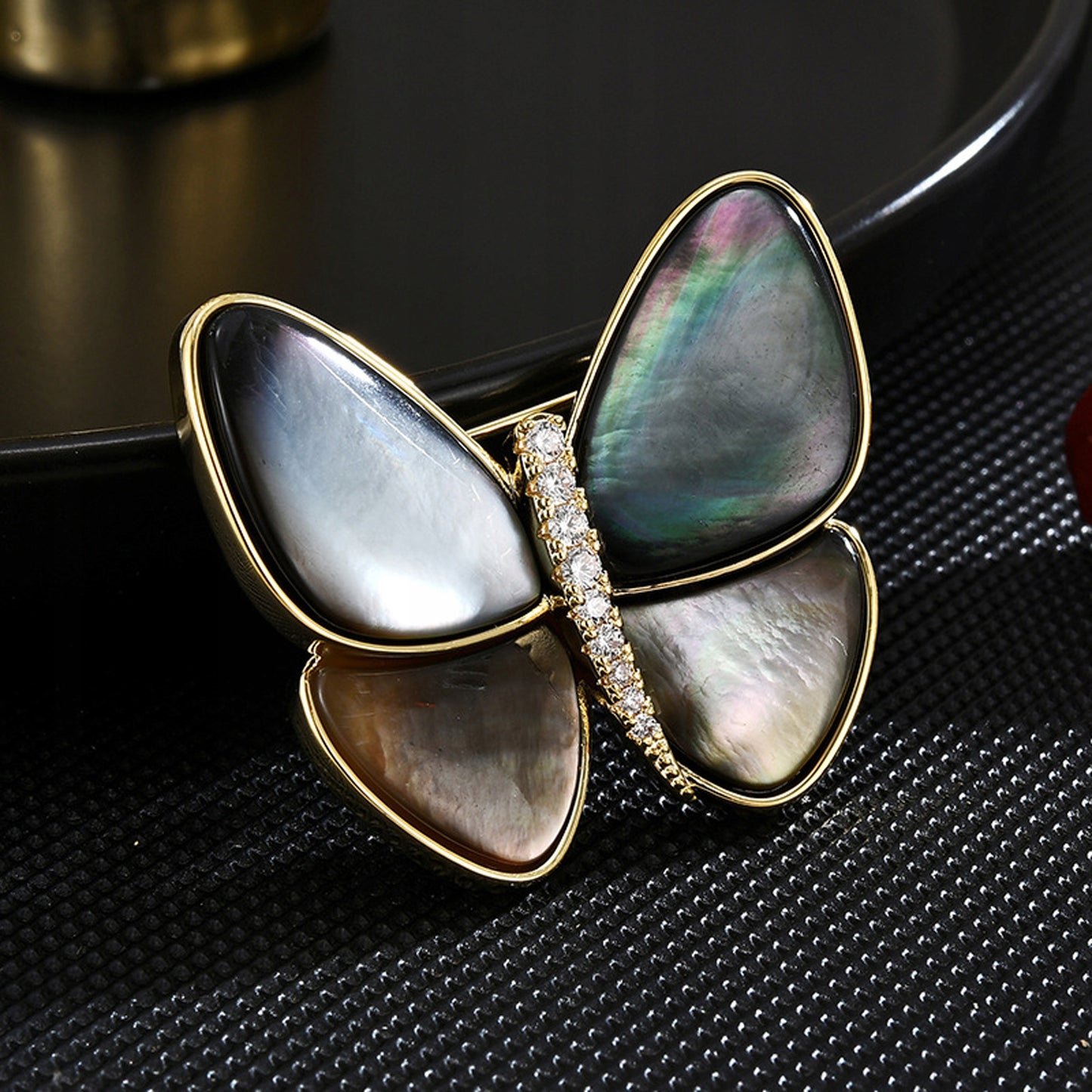 Fluture umplut cu sidef - broșă placată cu aur de 14K