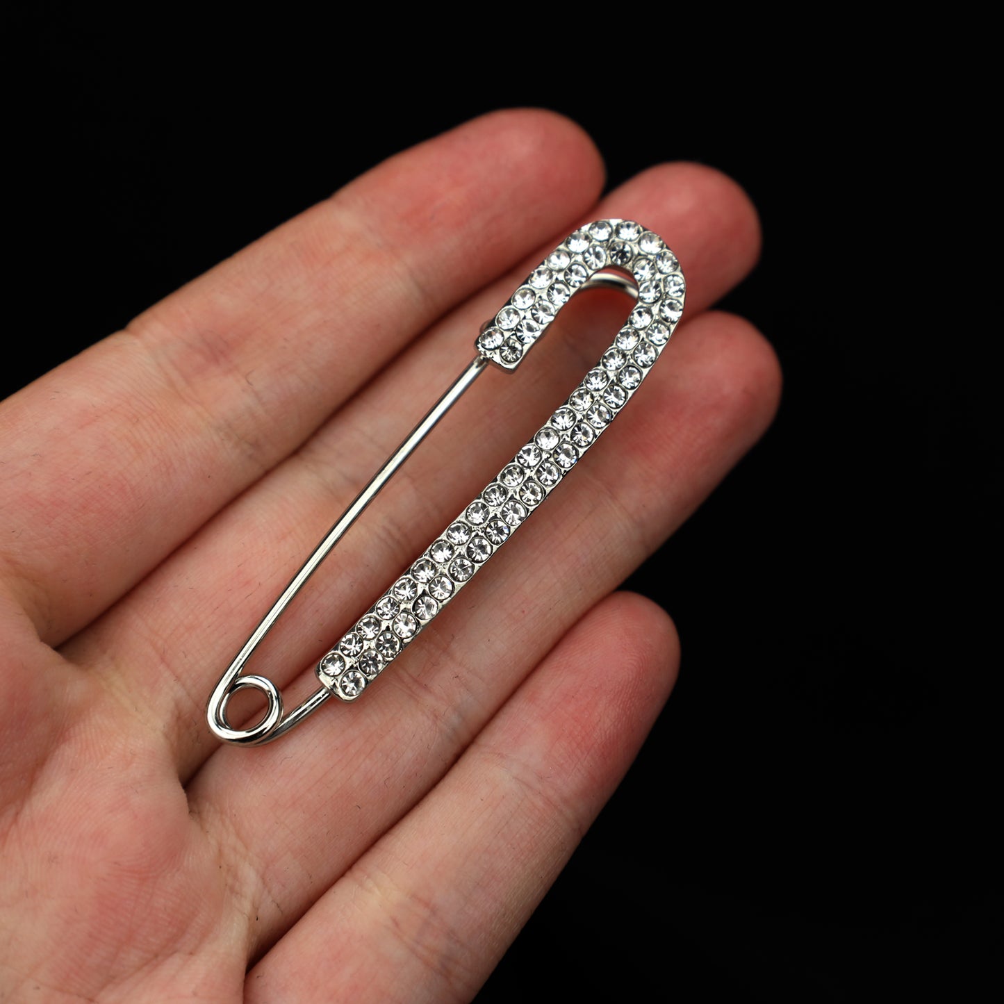 Broșă din argint cu zirconiu cubic - ac de siguranță decorat cu zirconiu cubic