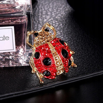 Broșă insectă buburuză