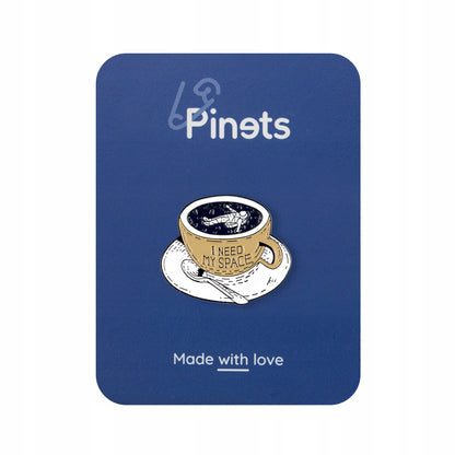 Cană de cafea cu un cosmonaut - broșă