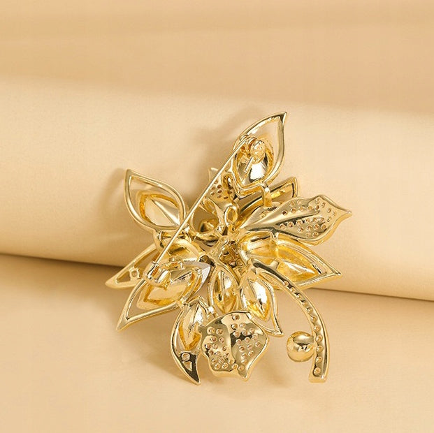 Broșă placată cu aur de 14k - floare albastră cu zirconiu cubic