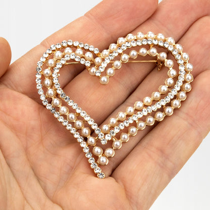 Inimă cu mărgele și zirconii - o broșă pentru îndrăgostiți