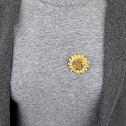 Floarea-soarelui - o broșă fermecătoare cu pandantiv