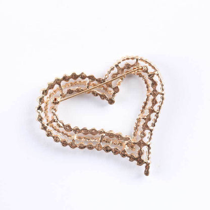 Inimă cu mărgele și zirconii - o broșă pentru îndrăgostiți