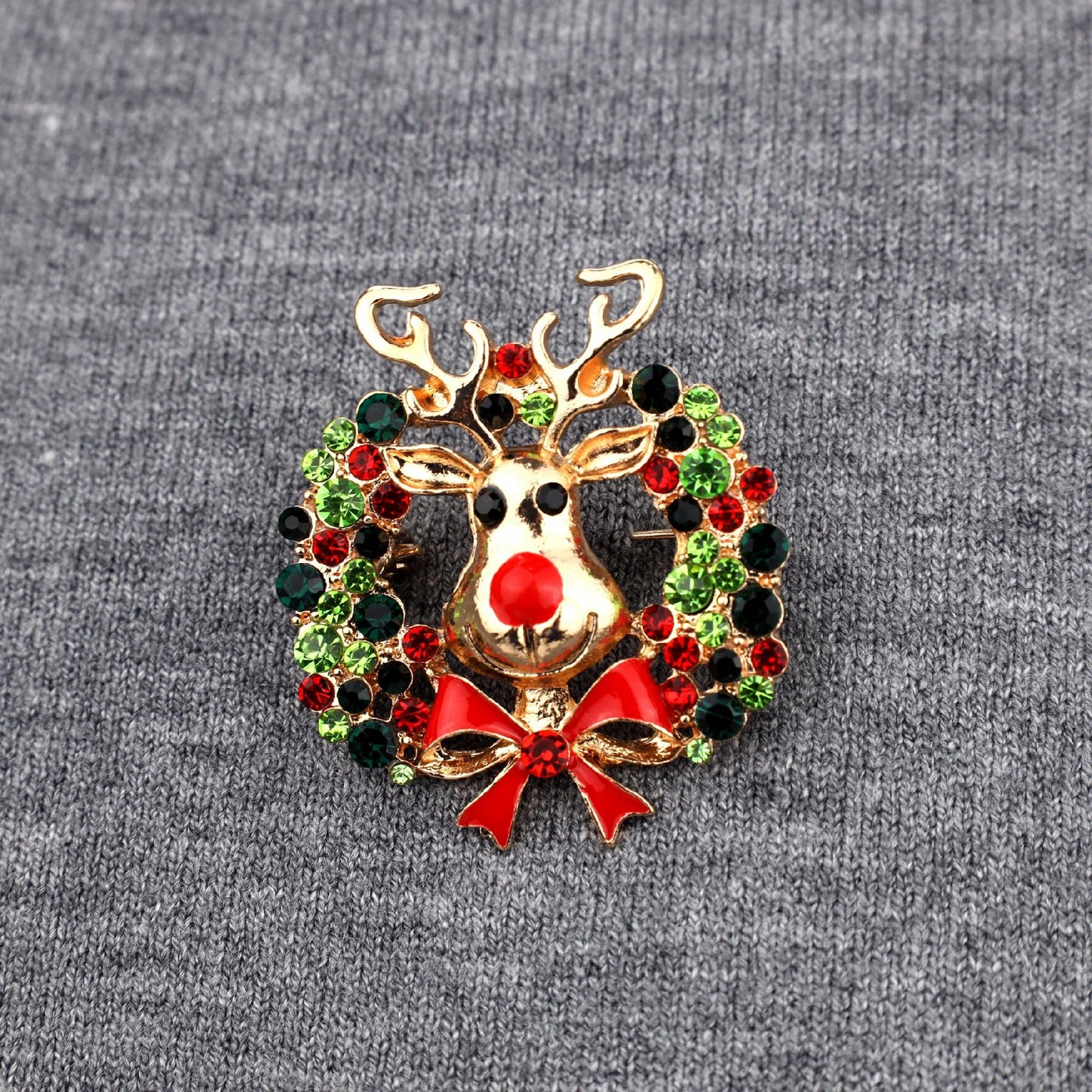 Ren cu o coroană - broșă de Crăciun