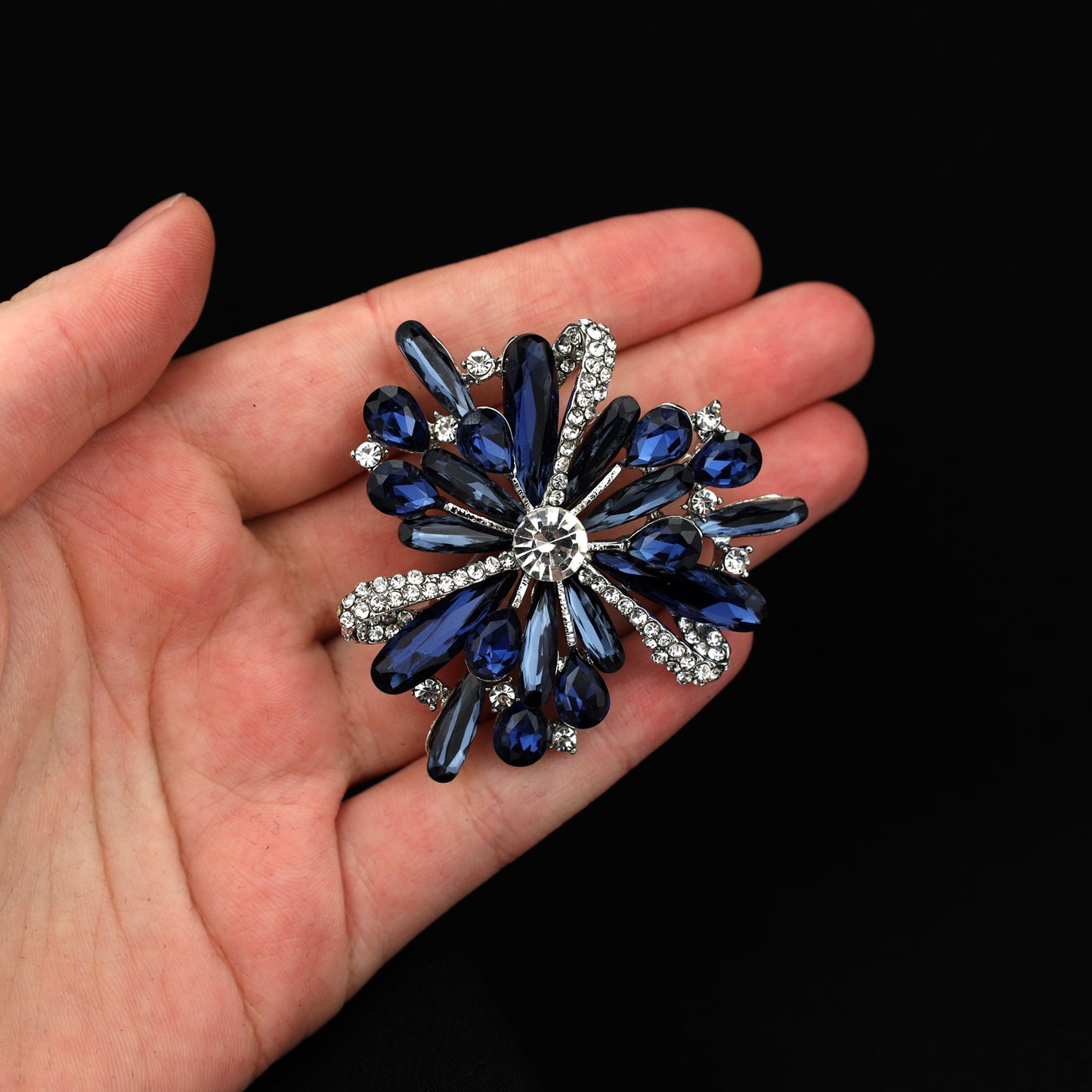 Floare albastră - broșă cu zirconiu cubic