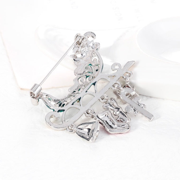 Sania lui Moș Crăciun cu cadouri - broșă de Crăciun