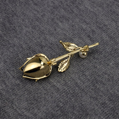 Broșă placată cu aur de 14K - Trandafir cu zirconii și o perlă