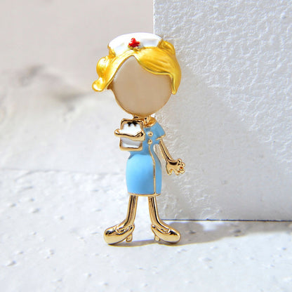 Asistentă medicală în ținută albastră - broșă