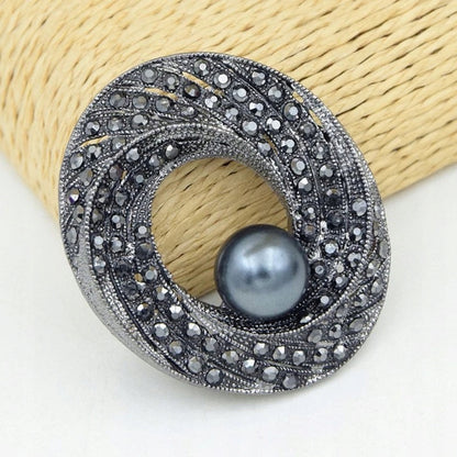 Broșă barocă cu perlă