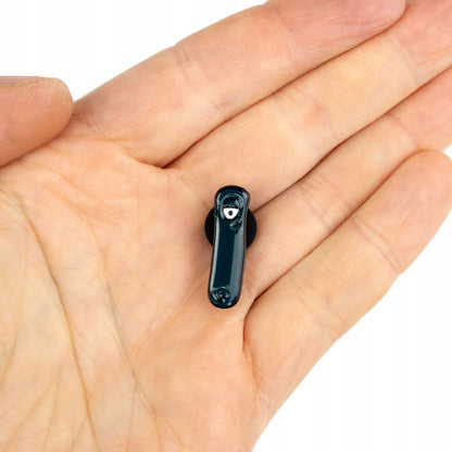 Litera I cu un ochi - ac verde închis