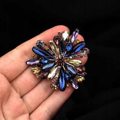 Floare colorată - broșă cu zirconiu cubic