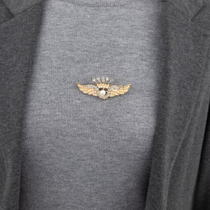 Aripi cu coroană - broșă de aur cu zirconii și perlă